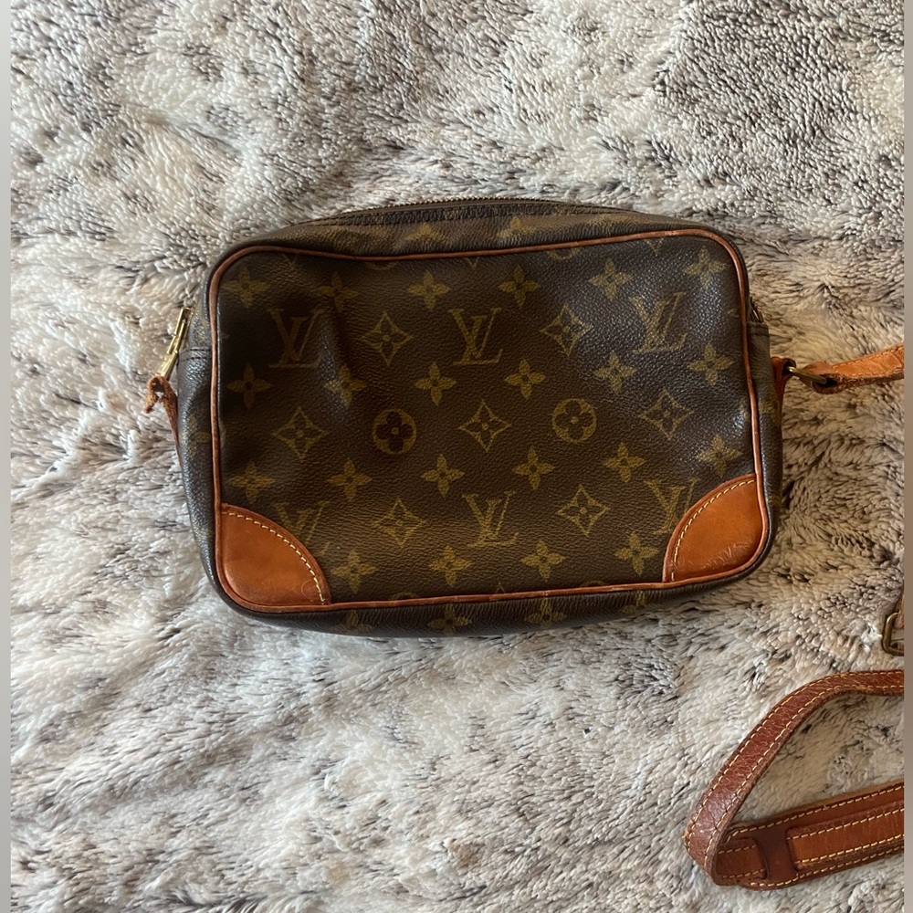 Louis Vuitton authentic purse broken strap